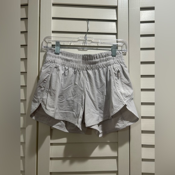 Lululemon Tracker Shorts V 4” - Picture 2 of 4